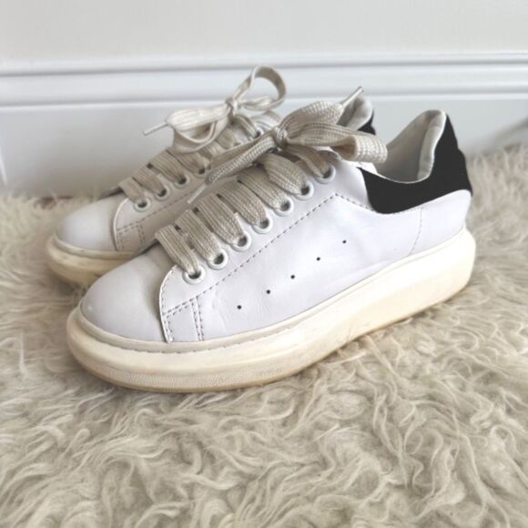 Alexander McQUEEN Oversized Suede Heel Detail Sneakers - White/Black | Size 37 - Picture 2 of 11